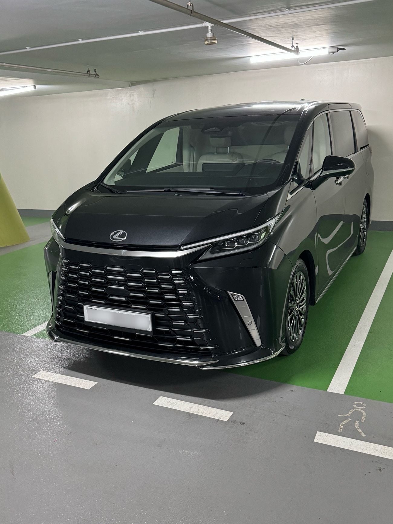 Lexus LM 350h 4 Seats (VIP Configuration)