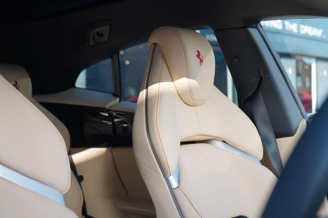 فيراري بوروسانجوي 6.5 V12 F1 DCT 4WD Euro 6 (s/s) 4dr (EXPORT ONLY)