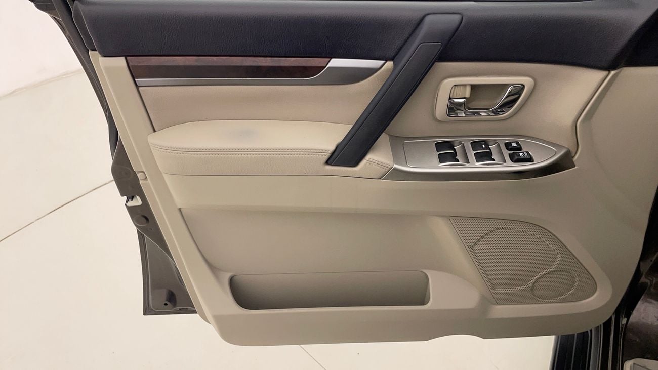 ميتسوبيشي باجيرو GLS MIDLINE 3.5 | بدون دفعة مقدمة | اختبار القيادة في المنزل