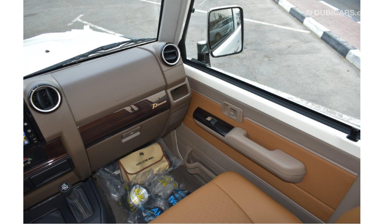 تويوتا لاند كروزر 70 76  LX LIMITED V8 4.5L TURBO DIESEL  MANUAL TRANSMISION - 70TH ANNIVERSARY EDITION