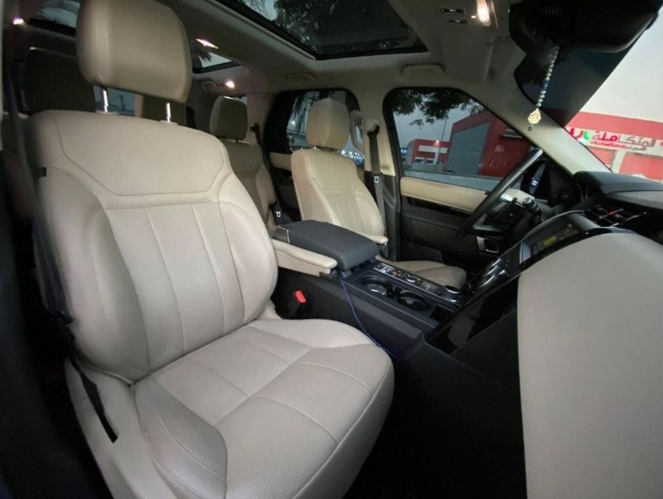 Land Rover Discovery GCC SPECS - 1ST OWNER - FULL SERVICE HISTORY - 4 CYLINDER - 7 SEATER 1 YEAR DEALER WARRANY