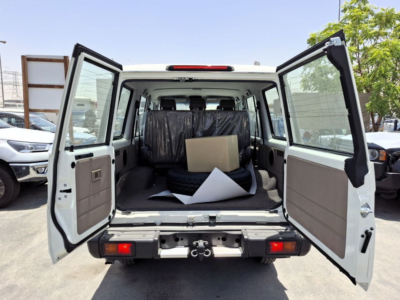 تويوتا لاند كروزر 70 LC Hardtop 5 Door 2.8L 2025 MT White Diesel (Export Only)