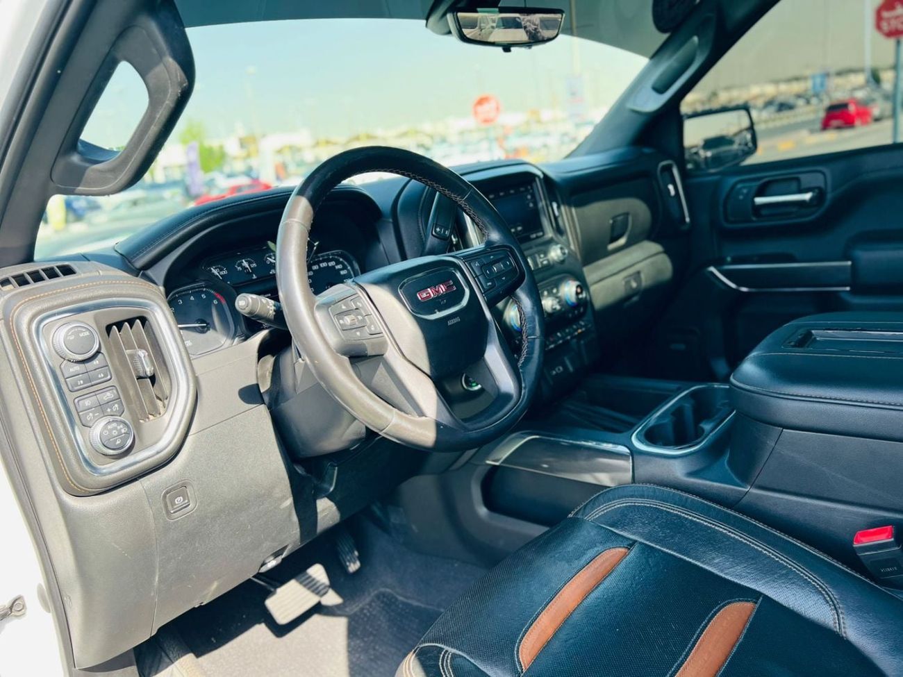 GMC Sierra GMC SIERRA 2020 5.3L V8 SLT Crew Cab (AWD)