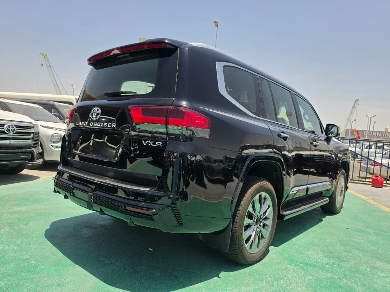 تويوتا لاند كروزر Toyota Land Cruiser LC300 VXR 3.5 Twin Turbo 2026 – فل أوبشن كامل | 3.5 توين تيربو | أسود خارجي | دا