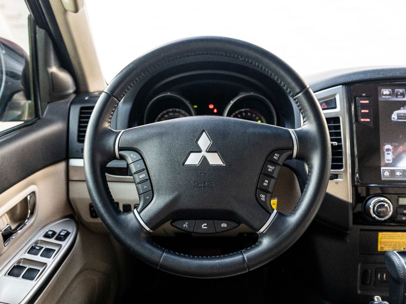 Mitsubishi Pajero GLS Base 3.5L (7 Seater)