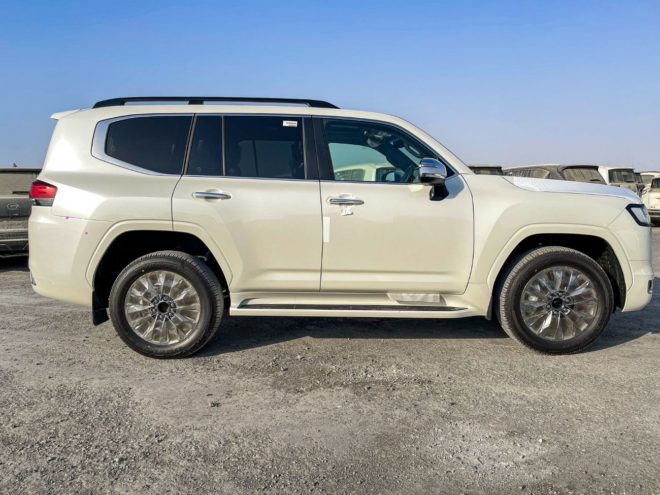 Toyota Land Cruiser Toyota Lc300 VXR white RHD diesel