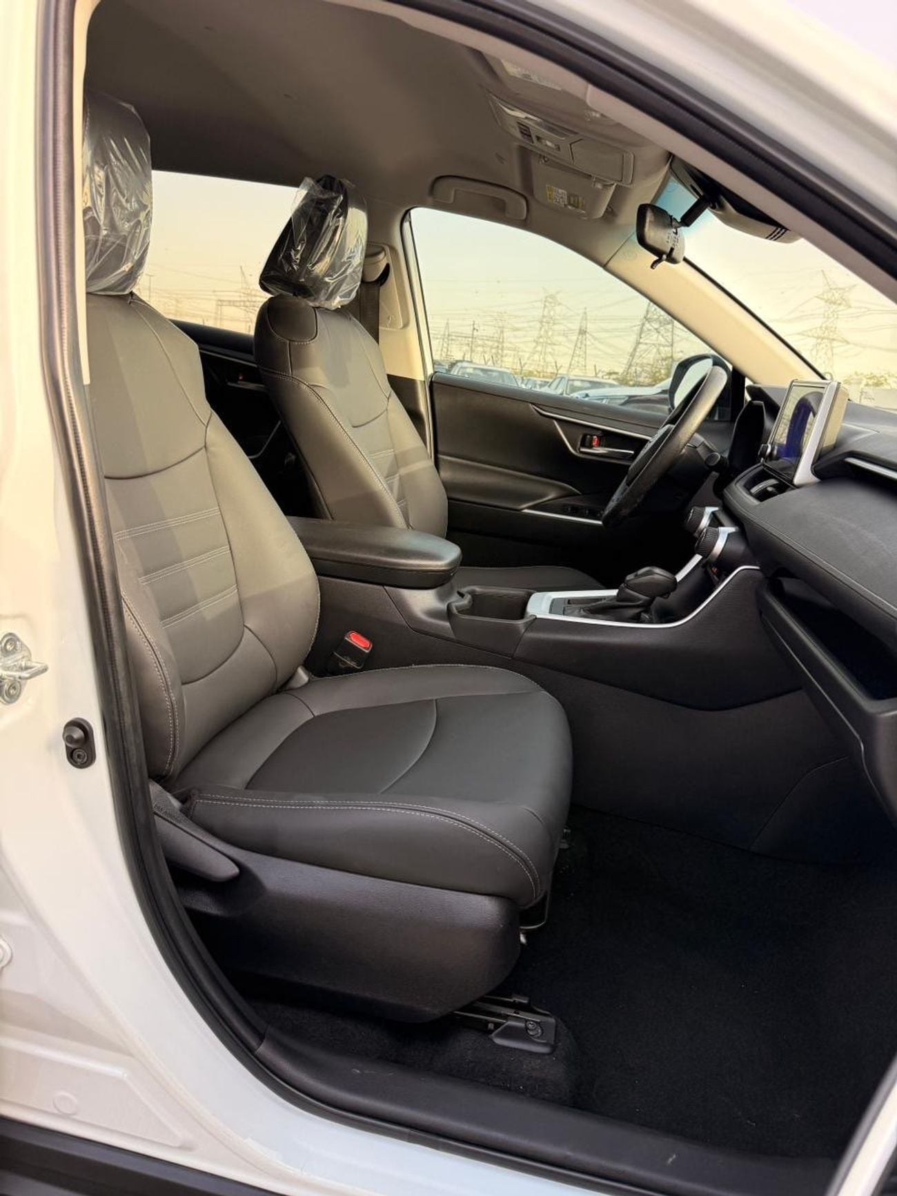 تويوتا راف ٤ XLE 2.5L full option