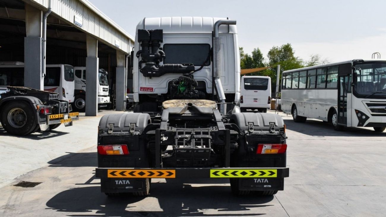 تاتا بريما TATA PRIMA 4X2 Tractor Head