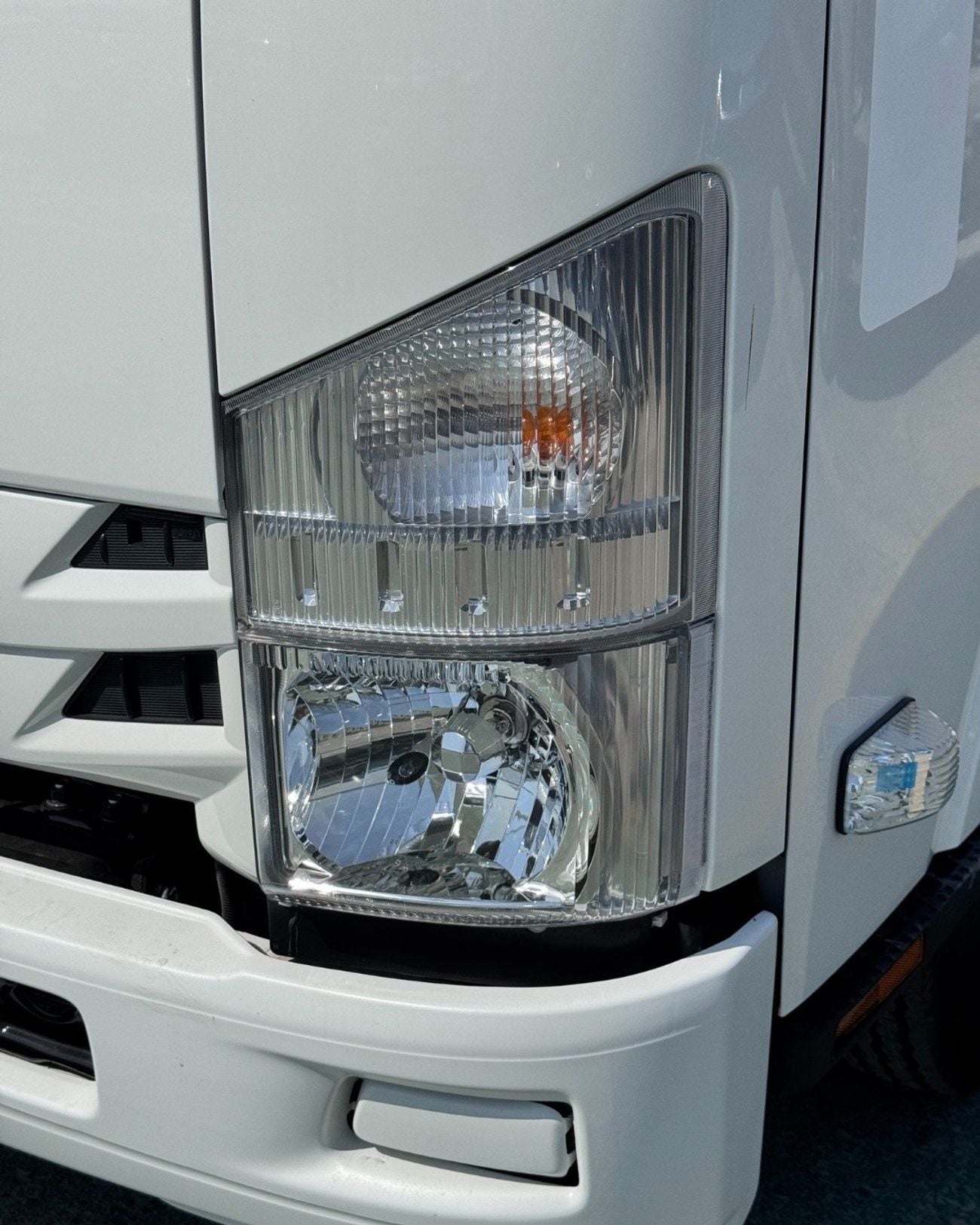 إيسوزو NPR NPR Truck cab chassis 4X2 , 4570 cc disel MYY-5T 5- speed