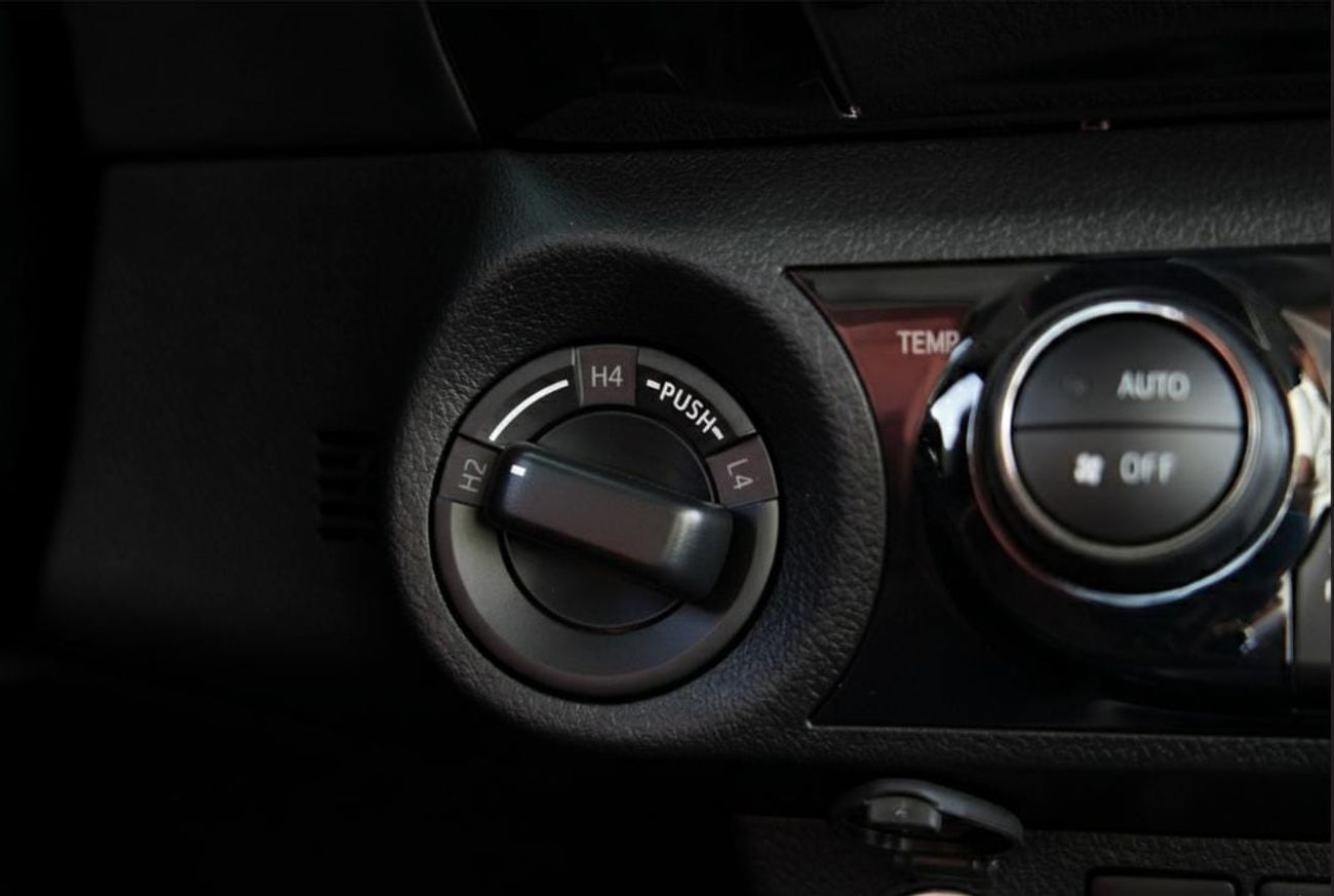 Toyota Hilux S GLX 2.7L 4WD A/T S GLX 2.7L 4WD M/T DIFLOCK PUSH TO START