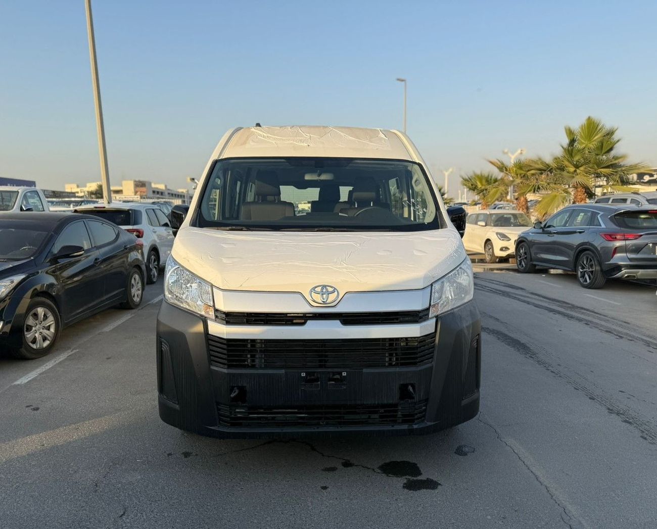 تويوتا هاياس TOYOTA HIACE OMANI 13 SEATS , 3.5L PETROL V6 , M/T HIGH ROOF 2026 MODEL