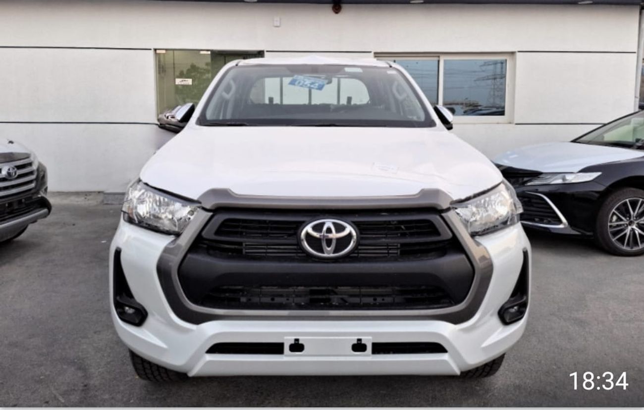 Toyota Hilux Toyota Hilux pickup double cabin manual gear diesel 2.8L wide body  mid option