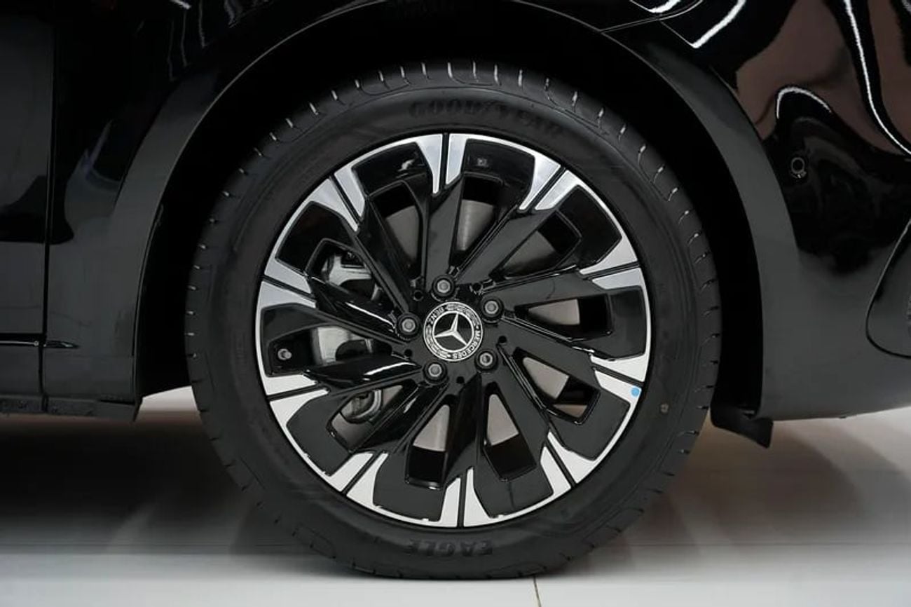 Mercedes Benz V300 V-LINE Mercede-Benz V 300 | GCC 0km | Agency Warranty | 360 View | 64 colors Ambeint Ligh