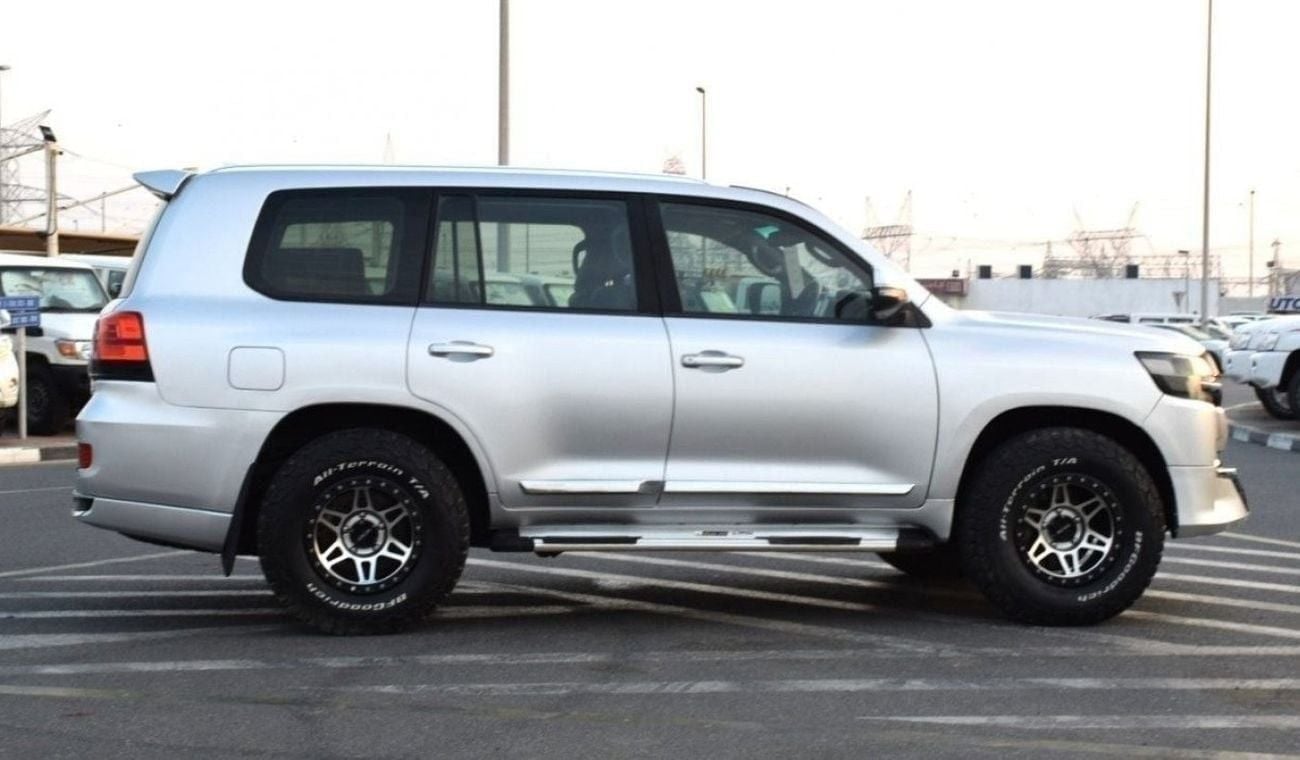 Toyota Land Cruiser V8 Diesel 4.5L (Right Hand)