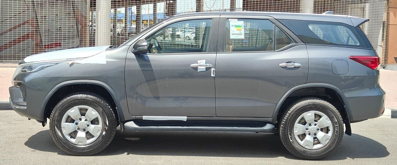 تويوتا فورتونر 2024 Toyota Fortuner SR5 7-Seater 2.4L 4-Cyl Turbo Diesel A/T 4x4 Export Only