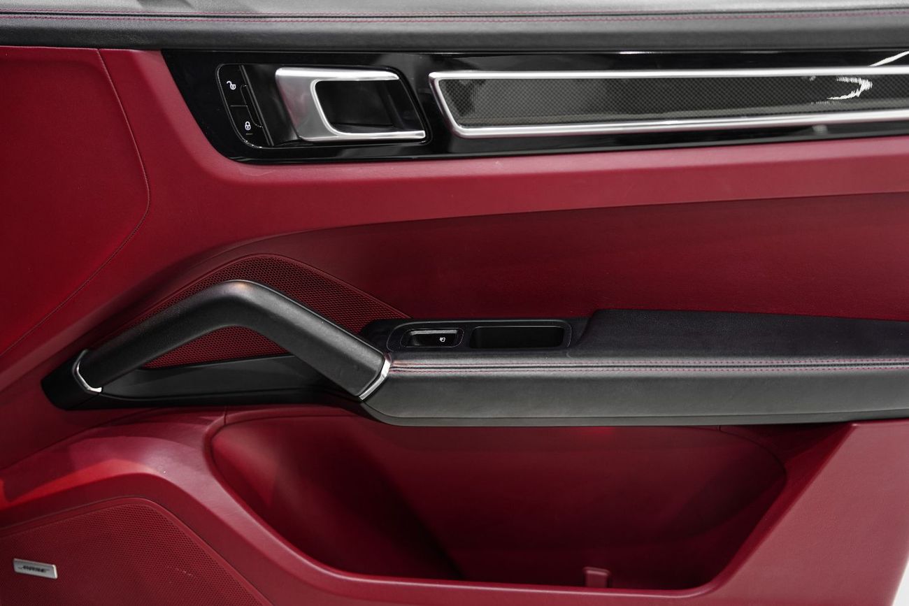 Porsche Cayenne S 2.9L (440 HP) Chrono Package, Panoramic Roof, Bose Sound System, GCC Spec!!