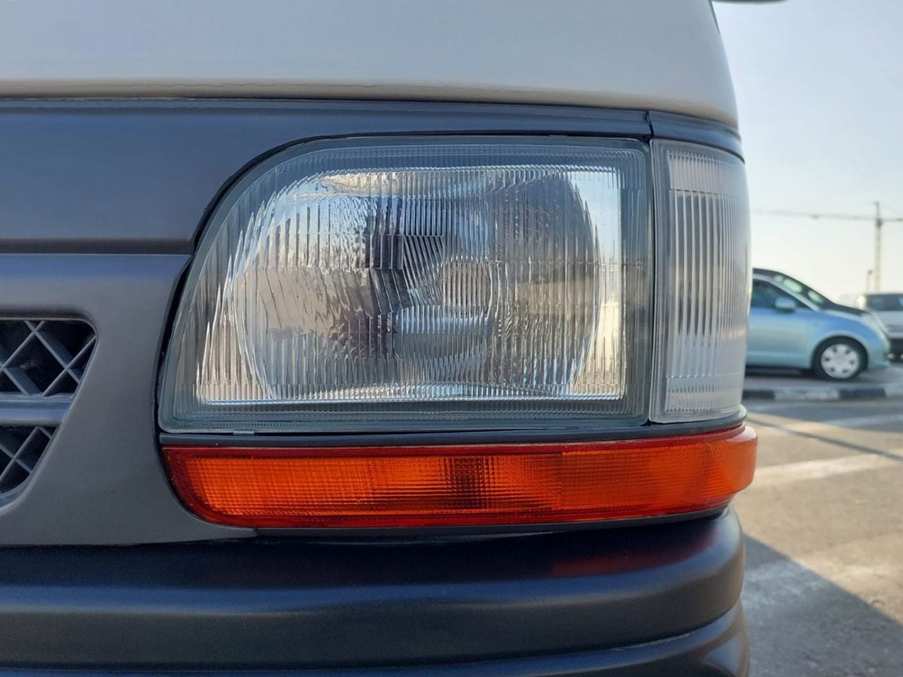 تويوتا هاياس TOYOTA HIACE VAN RHD 2004 MODEL 2.4 L PETROL MANUAL(PM13814)