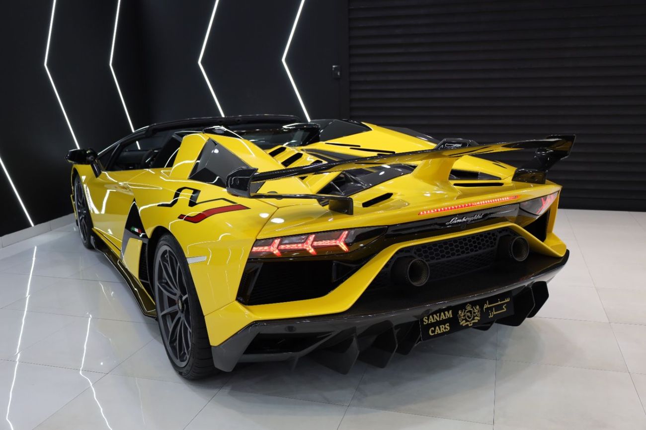 Lamborghini Aventador SVJ 6.5L V12 Roadster, 1 of 800, Carbon Package, Very Low KM!!