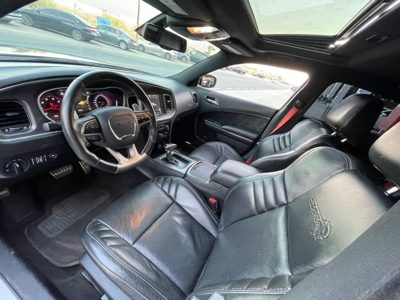 Dodge Charger HELLCAT 707HP / 6.2L V8 / LOW MILEAGE / SUNROOF / LEATHER SEATS / BLIND SPOTS / REMOTE START