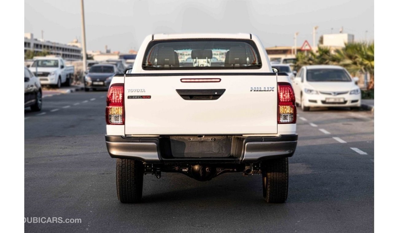 Toyota Hilux 2022 Toyota Hilux 4x4 DC 2.8 D MT - White inside Black