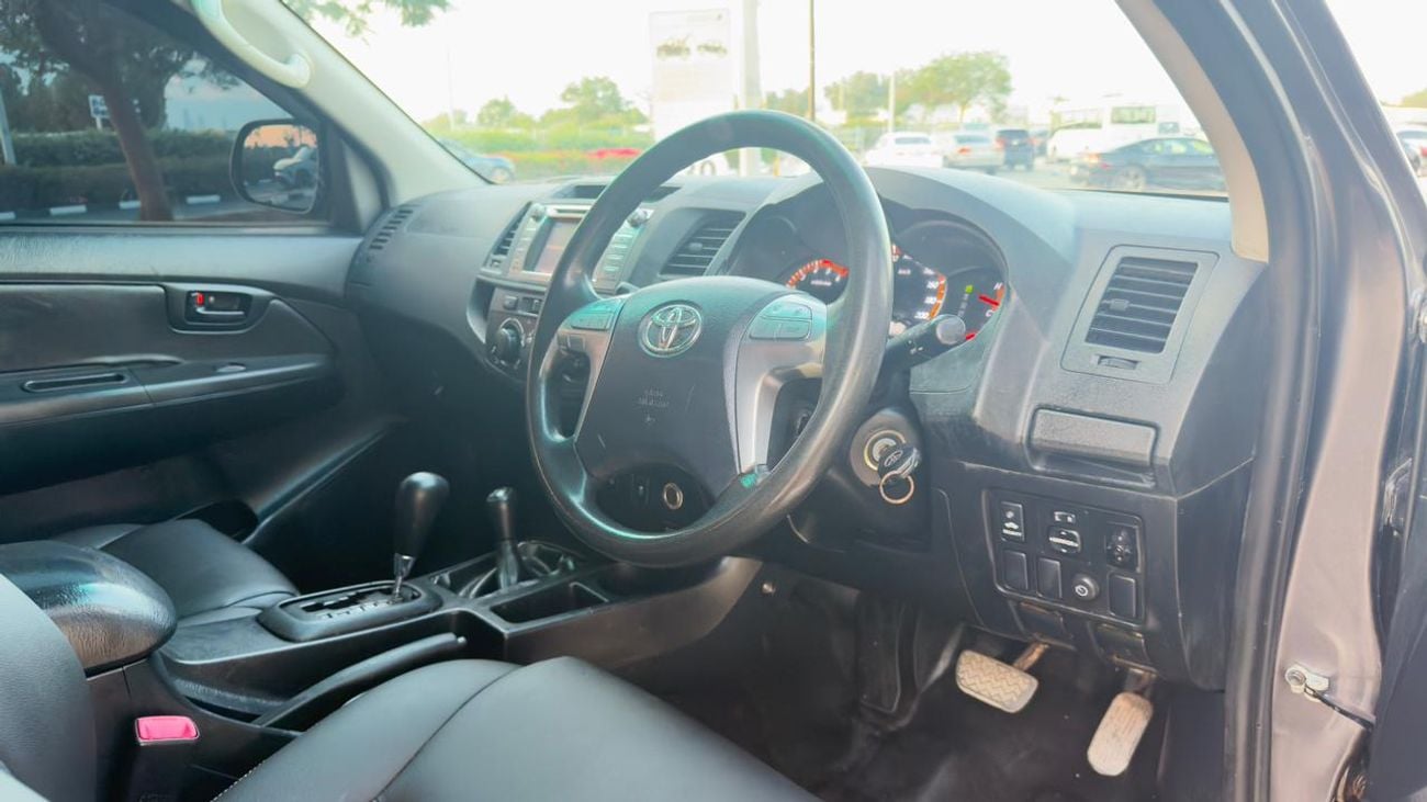 تويوتا هيلوكس HEAVY BULL BAR & SPORTS BAR | LEATHER SEATS | 3.0L | AUTOMATIC TRANSMISSION | RHD