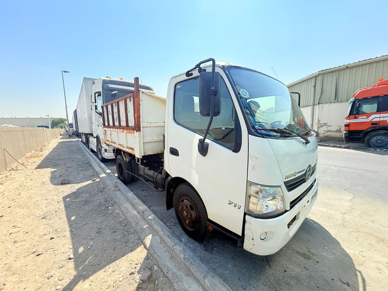Hino 300 Original tipper / Gcc