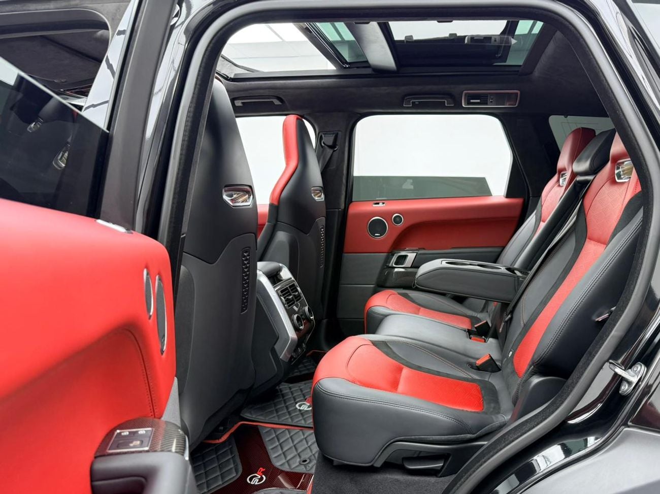 Land Rover Range Rover Sport 2022 Range Rover Sport SVR Carbon Edition, Warranty, Full Service History, Very Low Km, GCC Standard