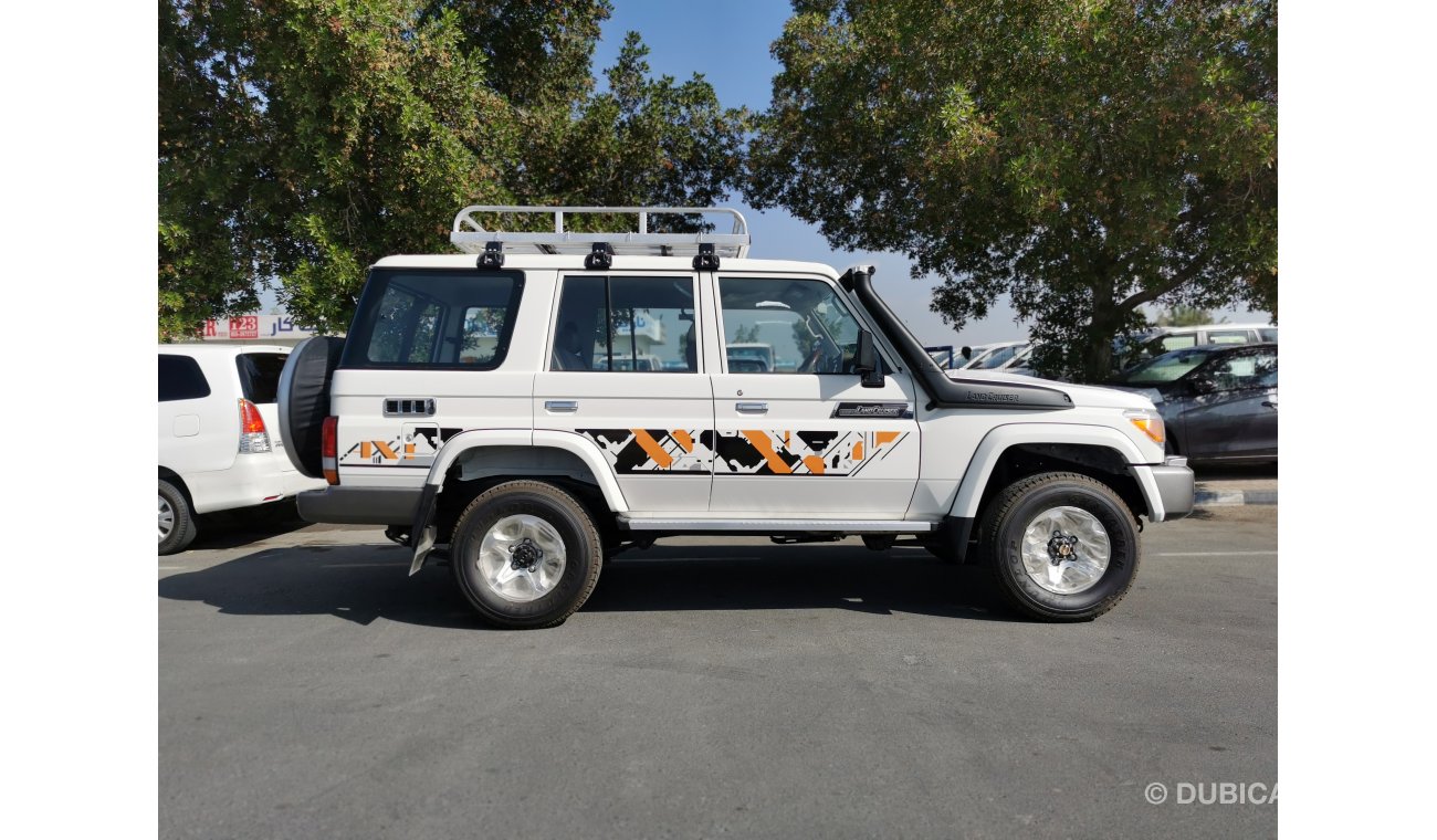 Toyota Land Cruiser Hard Top 4.2L,V6,DIESEL,5DOOR,LX76,ALLOY WHEELS,OVER FENDER,DVD+CAMERA,WOODEN,FULL OPTIONSA/T