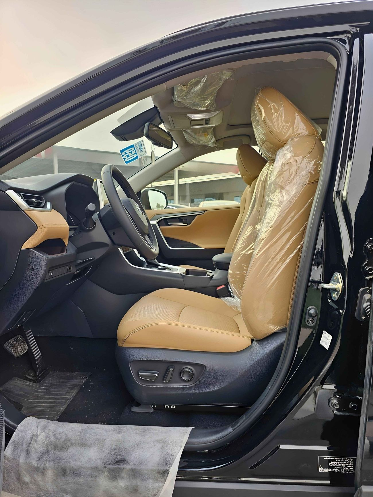 Toyota RAV4 LTD, 2.5L Hybrid, Driver Power Seat / Full Option With Panoramic Roof (CODE # 68043)