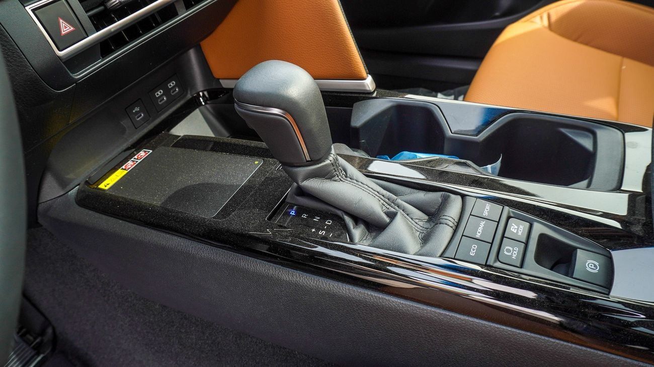 Toyota Camry LIMITED HEV 2.5L HYBRID