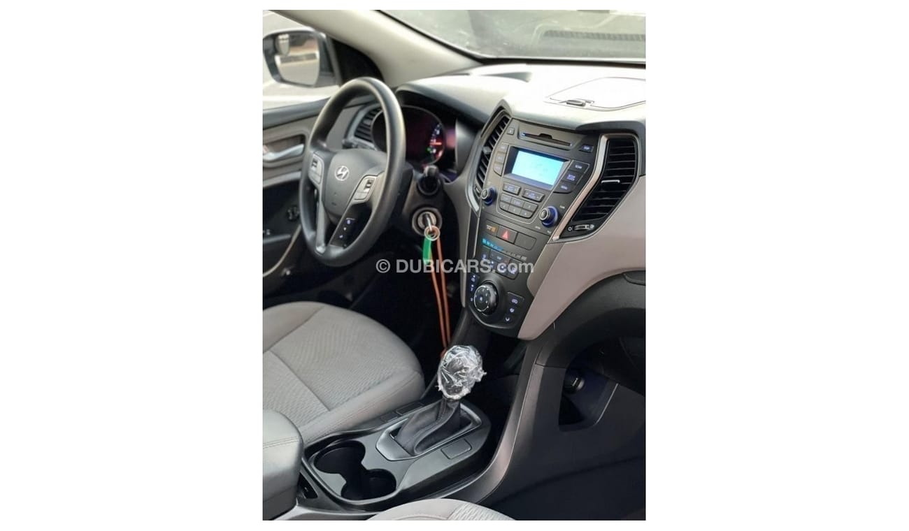 هيونداي سانتا في *Clean Title 2016 Hyundai Santa Fe Sports 2.4L V4 - - UAE PASS