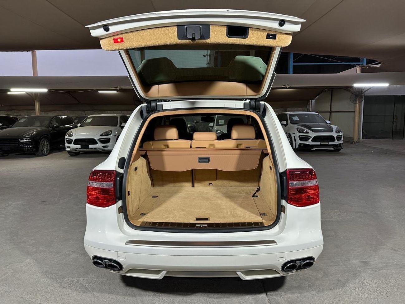 Porsche Cayenne PORSCHE CAYENNE GTS 2008 | SUNROOF | TWO KEYS | VERY LOW MILEAGE!