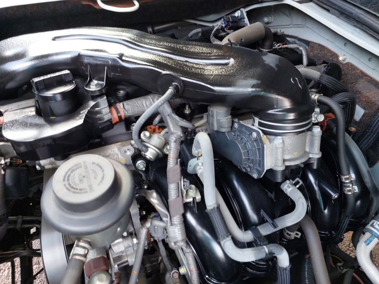 تويوتا هاياس TOYOTA HIACE VAN RHD 2015 MODEL 2.7 L PETROL AUTOMATIC(PM61832)