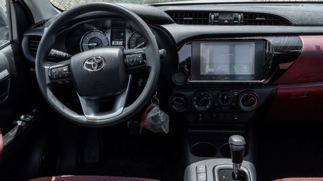 تويوتا هيلوكس 2026 Toyota Hilux SC GLX 2.8L AT Diesel (White-Red)