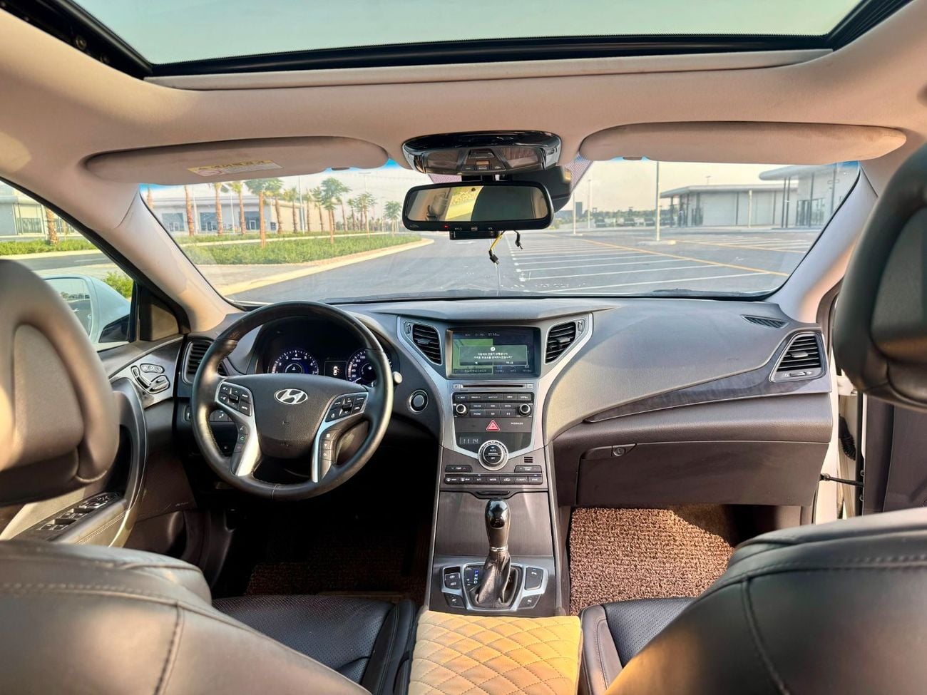Hyundai Grandeur STD (NON GCC) Hyundai Grandeur / Azera 2015 New Shape | Top Line | Korean Specs | Clean Title