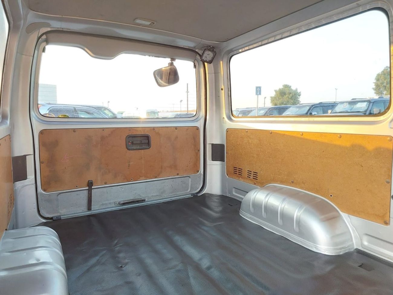 تويوتا هاياس TOYOTA HIACE VAN RHD 2018 MODEL 2.8 L DIESEL AUTOMATIC(PM05971)