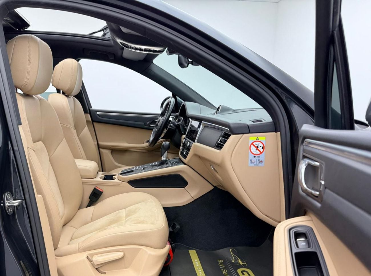 Porsche Macan STD 2020 Porsche Macan, Porsche Warranty+Full Service History, Full PPF, GCC Specs