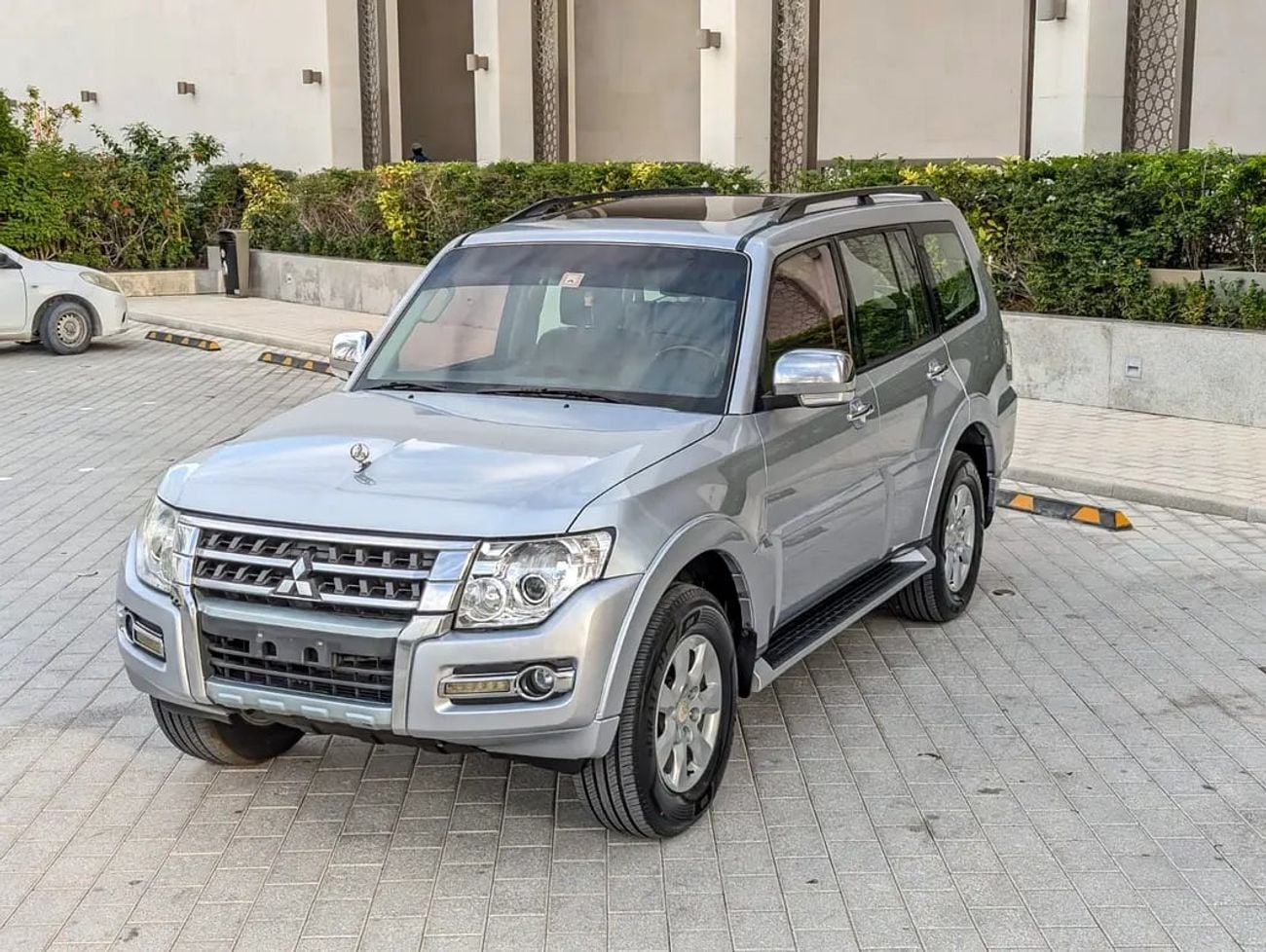 ميتسوبيشي باجيرو GLS TOP FULL OPTION GCC IN EXCELLENT CONDITION