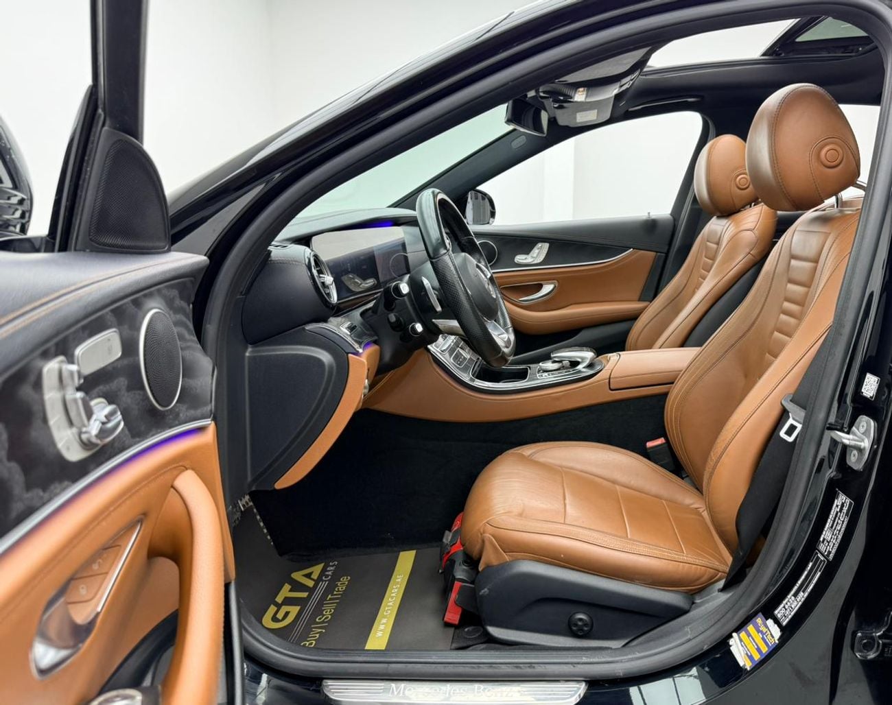 Mercedes Benz E400 STD 2017 Mercedes-Benz E400 4MATIC, Full Service History, Excellent Condition, GCC Specs