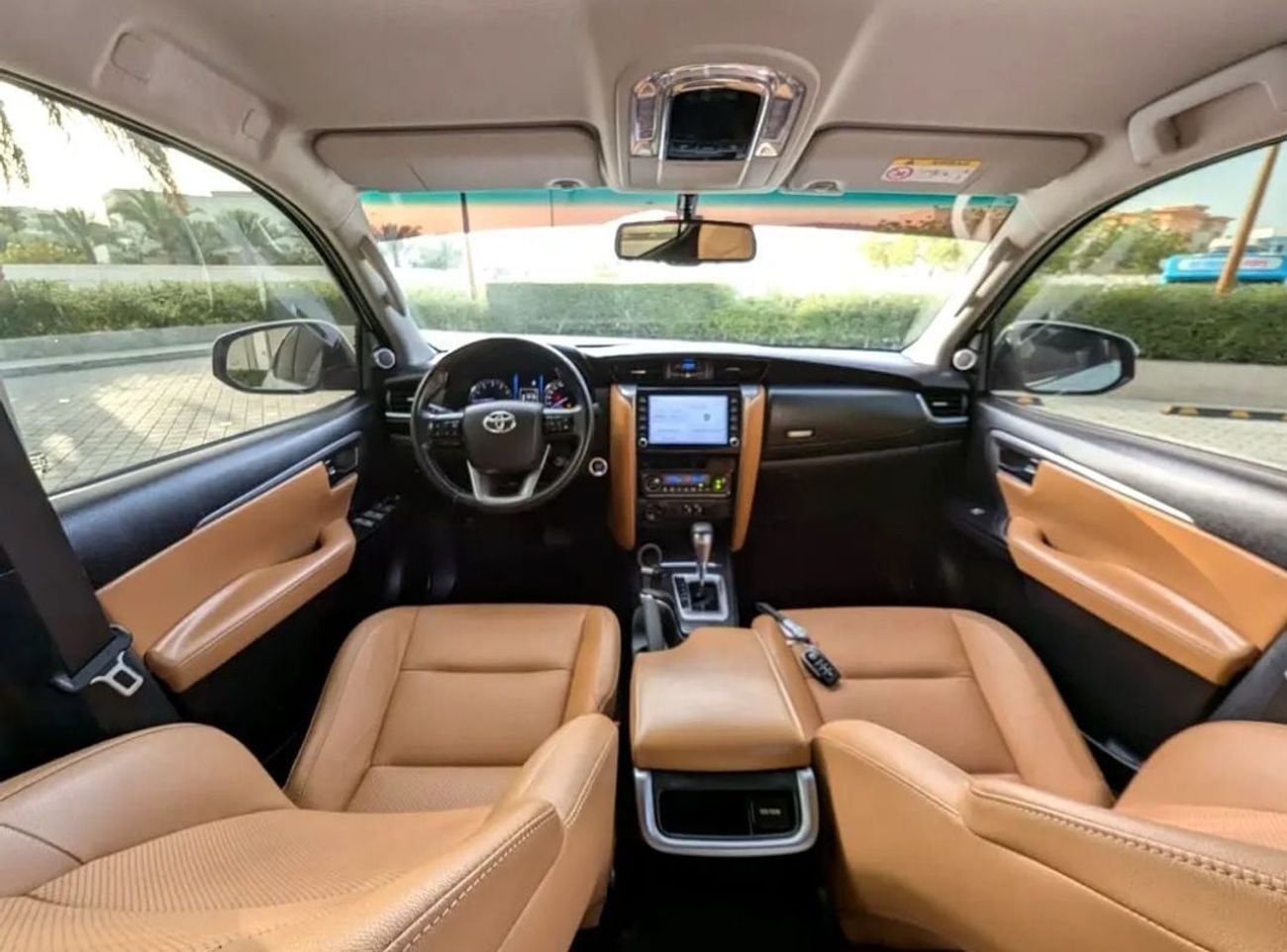 تويوتا فورتونر VXR Toyota Fortuner 2023 Model VXR 4.0L v6 full option petrol Engine Colour White push start Transmissio