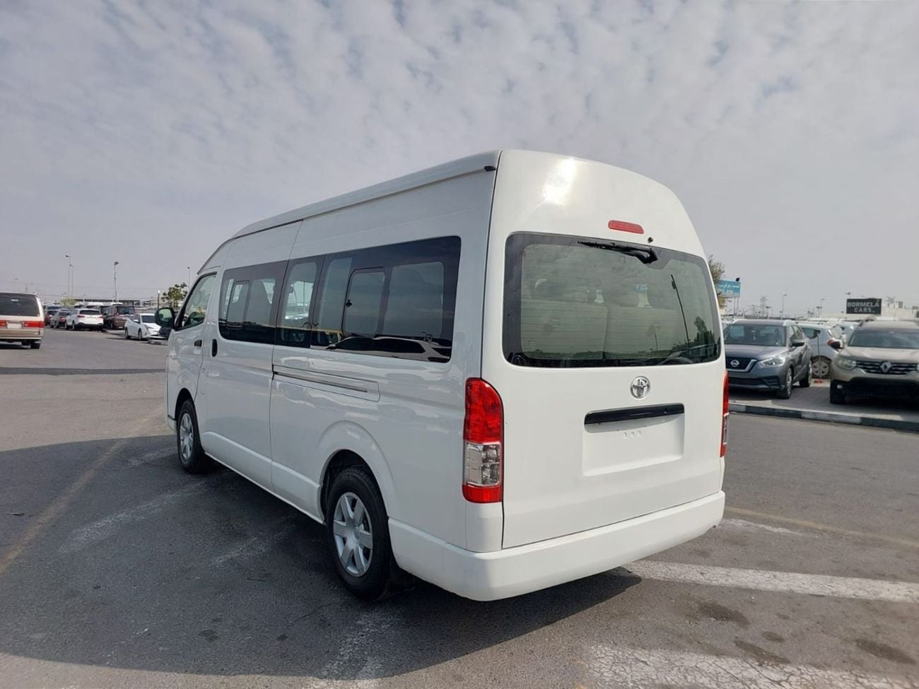 تويوتا هاياس (RAMADAN OFFER) TOYOTA HIACE COMMUTER VAN RHD 2018 MODEL 3.0 L DIESEL AUTOMATIC(PM21528)