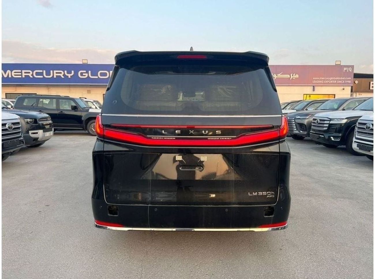 لكزس LM 350h VIP 4 Seater With TV