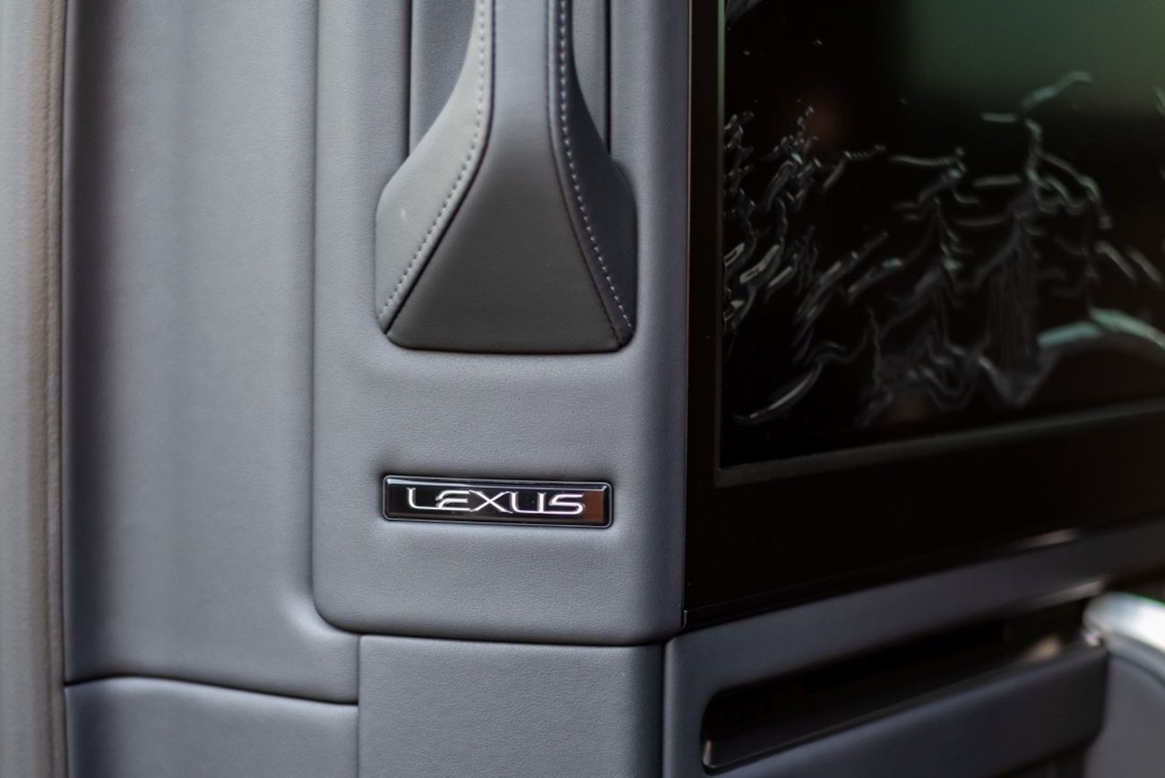 لكزس LM 350h VIP - 4 Seats 2.5L - 4 Cylinder