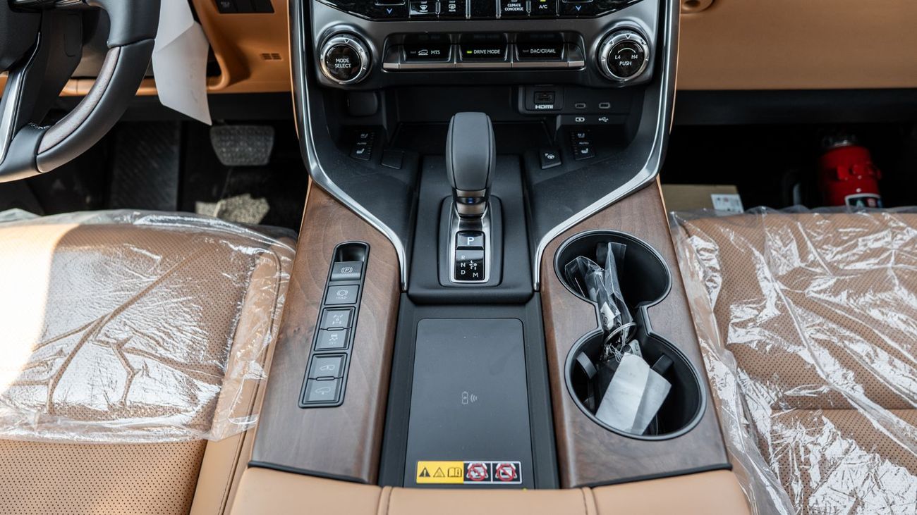 Lexus LX 700h 2025 Lexus LX700h Signature 3.5L AT Hybrid (Black-Tan) with Auto park