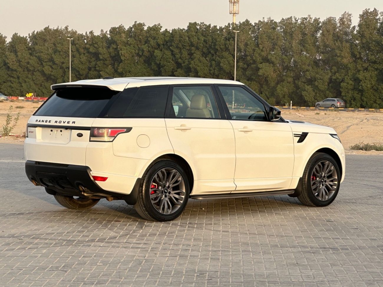 Land Rover Range Rover Sport HSE DYNAMIC 5.0L (525 HP) MODEL 2014 GCCCAR PERFECT CONDITION INSIDE AND OUTSIDE