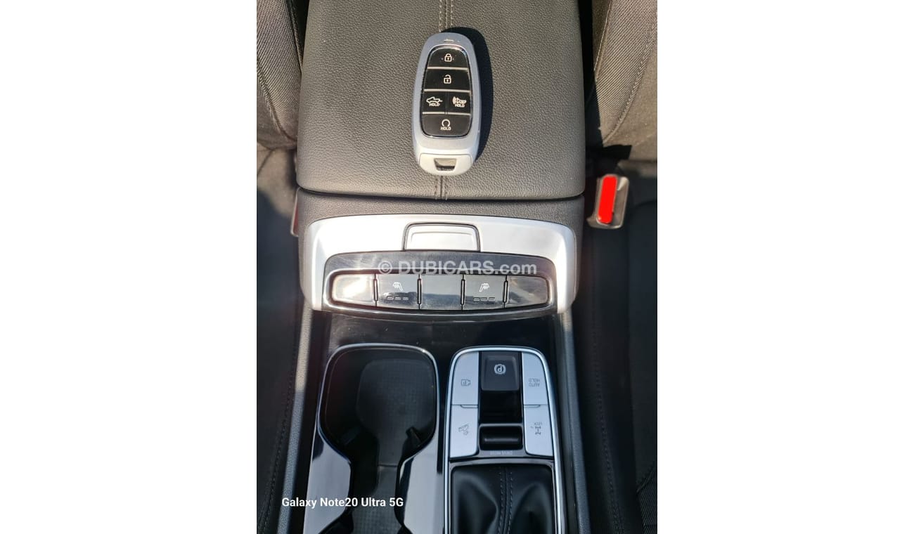 Hyundai Santa Cruz Car is very good and clean 4WD 2.5 turbo