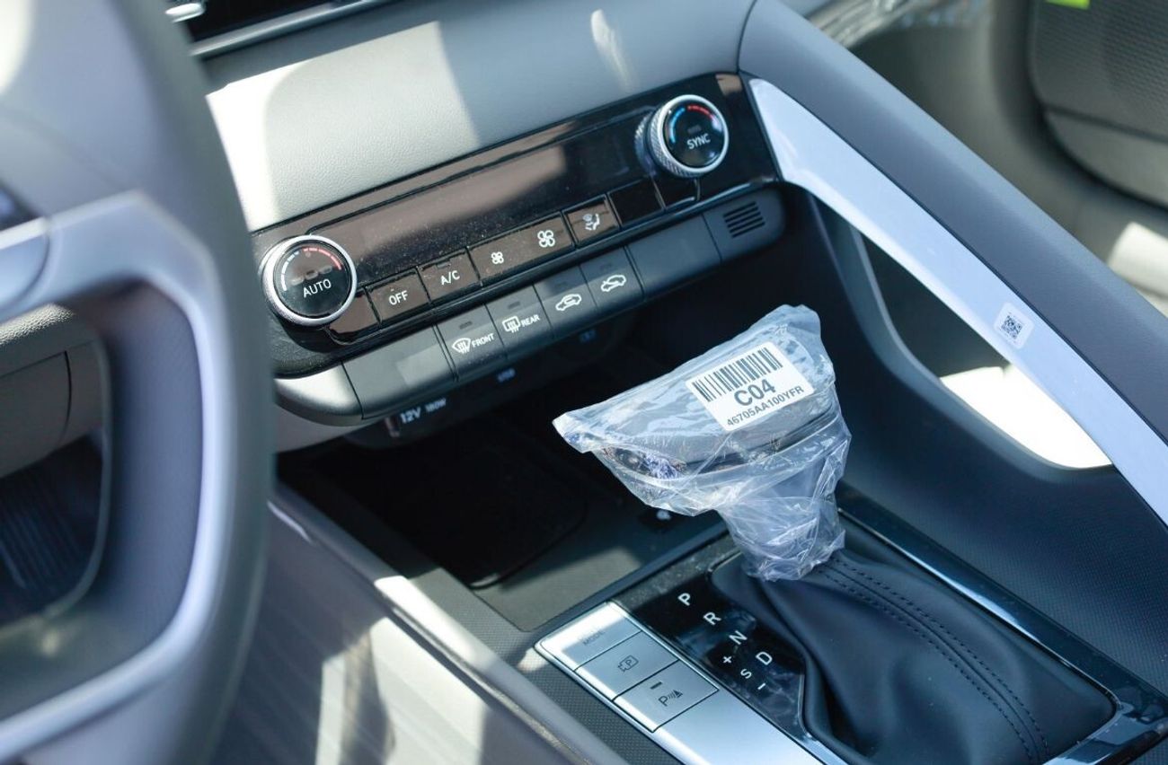 Hyundai Elantra LUXURY / SUNROOF / 1.6L PETROL