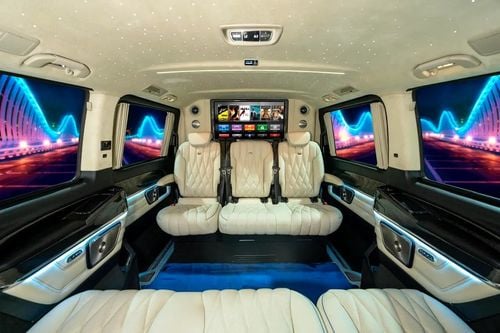 Mercedes-Benz V 300 ARRIVAL MODEL LUXURY MERCEDES GCC V300 with ADDITIONAL REAR AC-2 YEARS WARRANTY BY VLINE