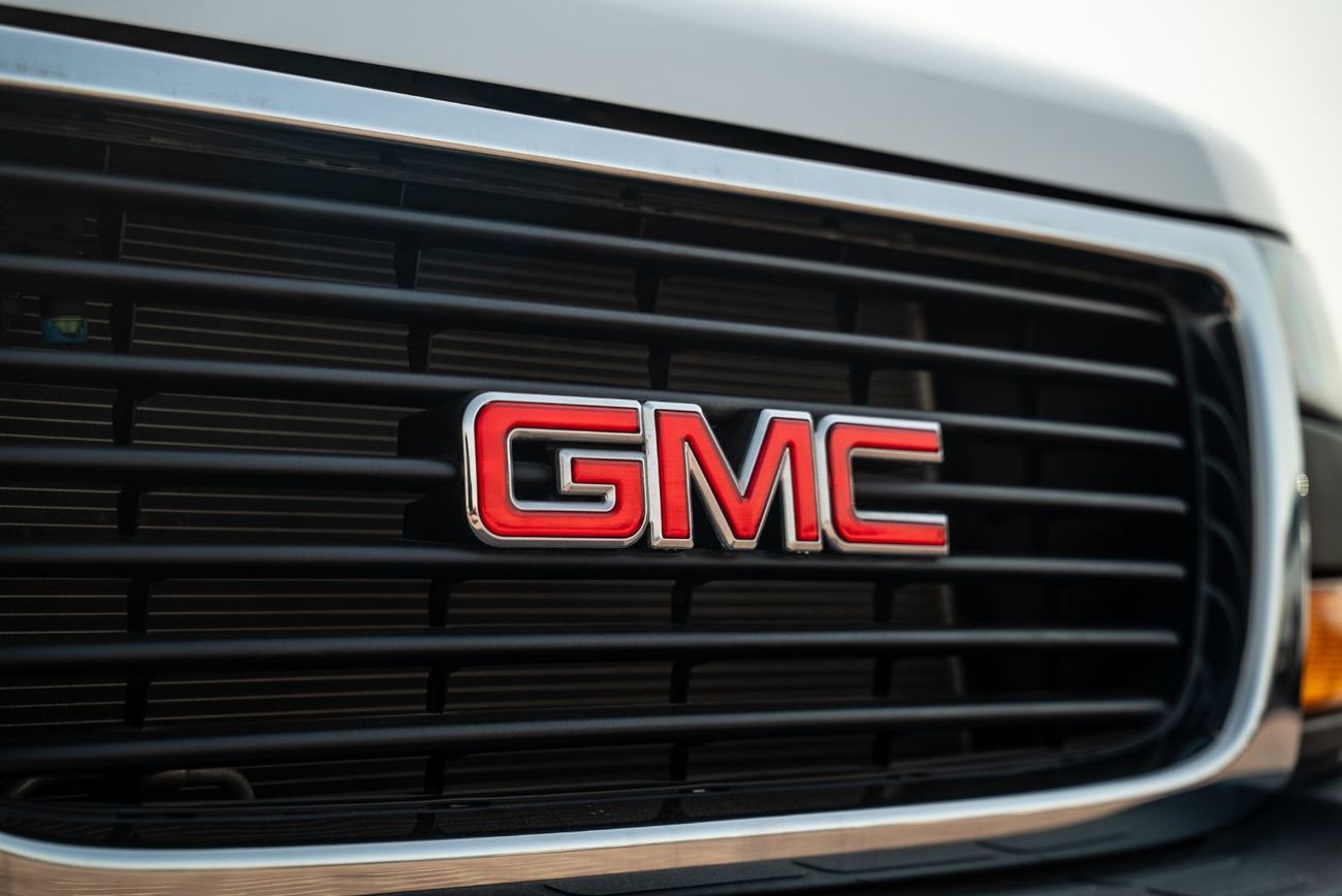 GMC Savana 3500 Cargo Extended Wheelbase 2023 GCC 6.6L V8 0Kms