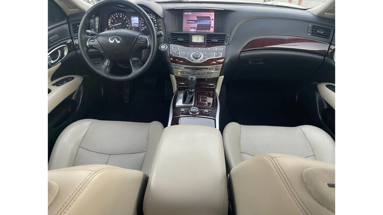 Infiniti Q70 Luxury Infiniti Q70_Gcc_2017_Excellent_Condition _Full option